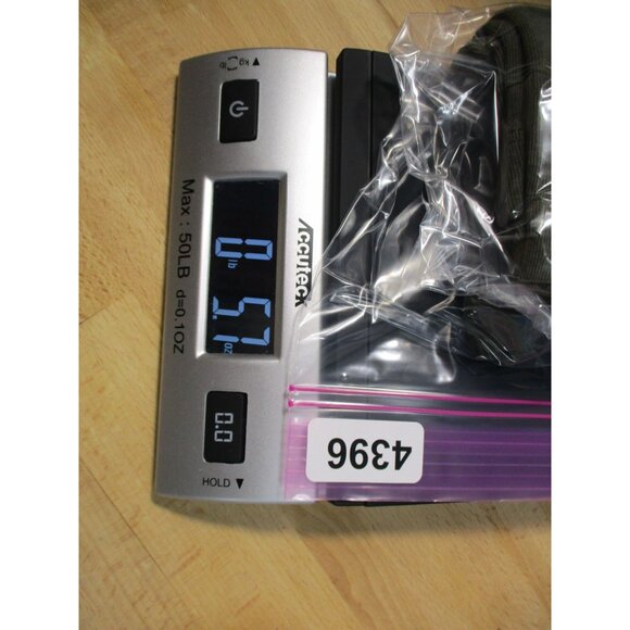 Chicos Olive Green V-Neck Cotton Blend Short Sleeve Top Size 1 - Picture 8 of 8